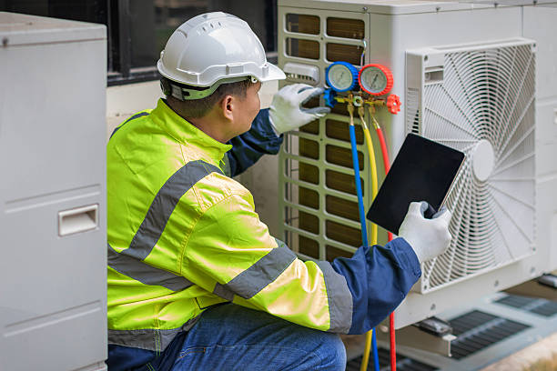 Professional Air Conditioning Repair technician working in Mehama, OR